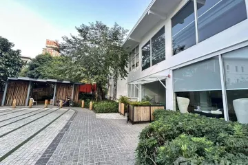 4 Bedroom House for sale in Khlong Tan Nuea, Bangkok