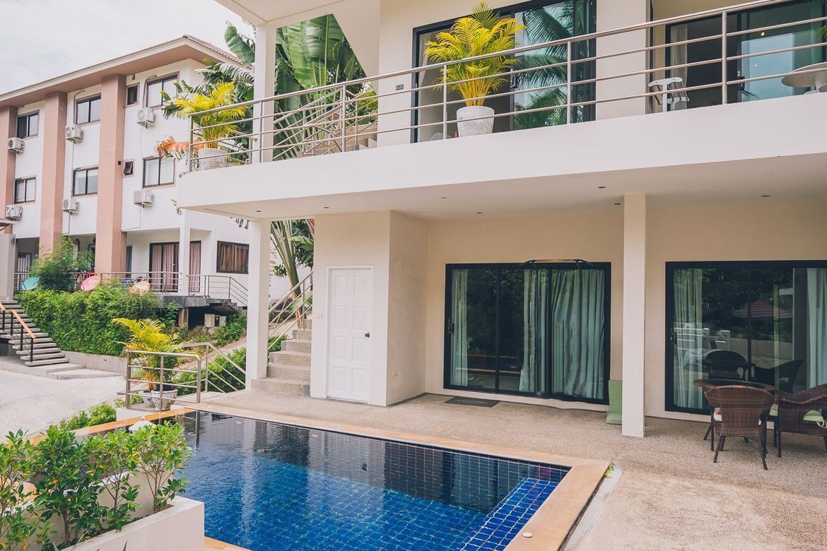 Modern 2-Bedroom Apartment with Mountain Views & Pool Access