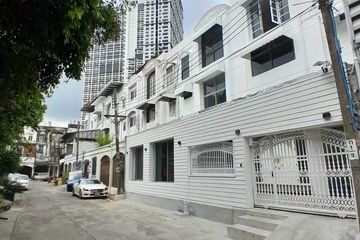 8 Bedroom Townhouse for sale in Huai Khwang, Bangkok