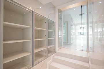 4 Bedroom Townhouse for sale in Khlong Toei, Bangkok near BTS Asoke