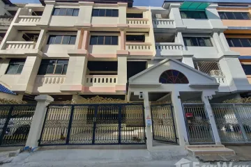 4 Bedroom House for sale in Chom Phon, Bangkok near MRT Lat Phrao