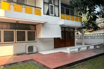 3 Bedroom House for sale in Khlong Tan Nuea, Bangkok