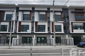 3 Bedroom Townhouse for sale in Dokmai, Bangkok