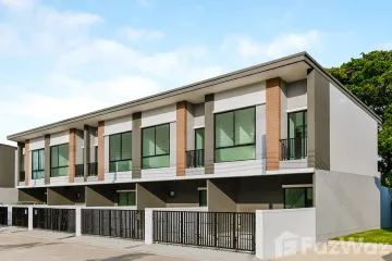 2 Bedroom Townhouse for sale in Dokmai, Bangkok