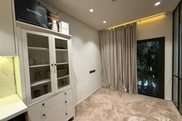 Condo for sale in Khlong Toei Nuea, Bangkok near MRT Sukhumvit