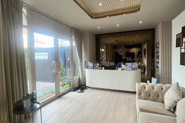 3 Bedroom Townhouse for sale in Tha Raeng, Bangkok