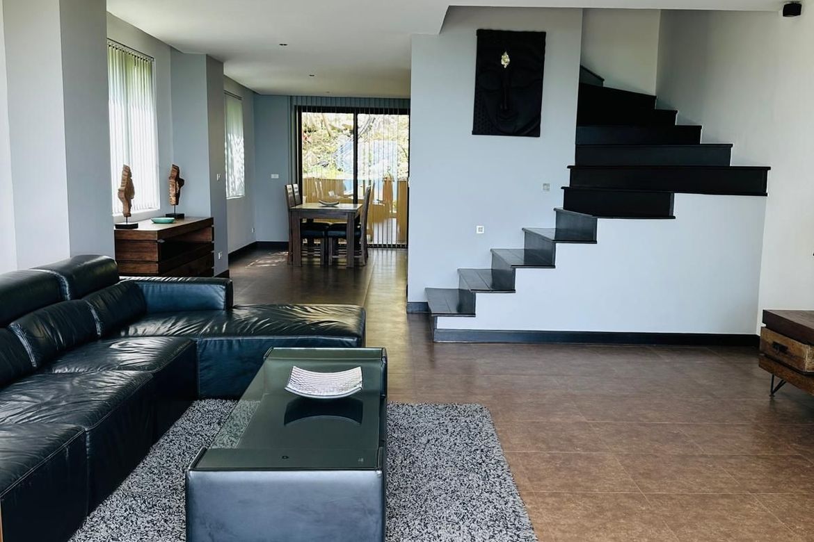 Townhouse with sea view and pool access in Chaweng Noi