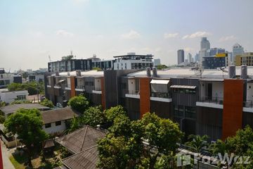 2 Bedroom Condo for sale in Phra Khanong Nuea, Bangkok near BTS Ekkamai
