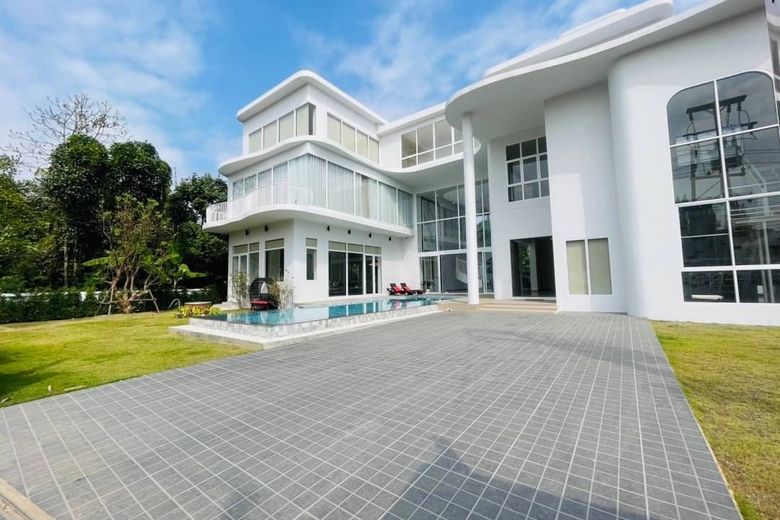 6 Bedroom Villa For Rent
