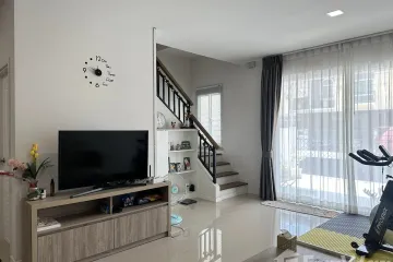 2 Bedroom Townhouse for sale in Khlong Song Ton Nun, Bangkok