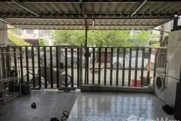 3 Bedroom Townhouse for sale in Khu Khot, Pathum Thani