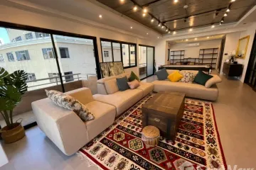 2 Bedroom Condo for sale in Khlong Toei, Bangkok near BTS Nana