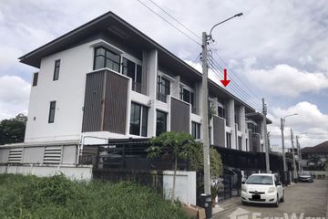 3 Bedroom Townhouse for sale in Wang Thonglang, Bangkok near MRT Chok Chai 4