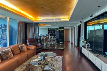3 Bedroom Condo for sale in Bang Lamphu Lang, Bangkok