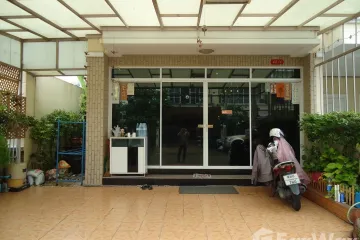 3 Bedroom Townhouse for sale in Bang Mot, Bangkok