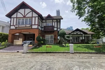 4 Bedroom House for sale in Bang Chak, Bangkok