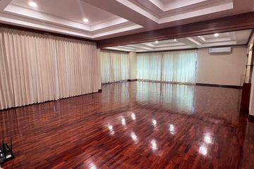 4 Bedroom Condo for sale in Khlong Tan Nuea, Bangkok