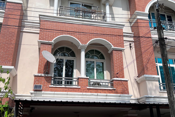 3 Bedroom Townhouse for sale in Chorakhe Bua, Bangkok