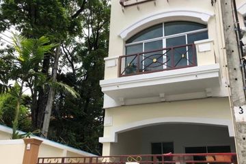 3 Bedroom Townhouse for sale in Hua Mak, Bangkok