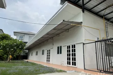 3 Bedroom Townhouse for rent in Talat Khwan, Nonthaburi near MRT Ministry of Public Health