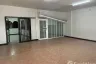 8 Bedroom House for rent in Talat Khwan, Nonthaburi near MRT Nonthaburi Civic Center