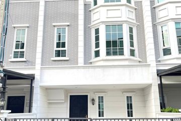 3 Bedroom Townhouse for sale in Hua Mak, Bangkok