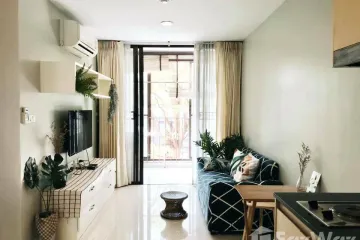 1 Bedroom Condo for sale in Khlong Ton Sai, Bangkok near BTS Wongwian Yai