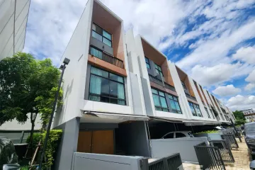 3 Bedroom Townhouse for sale in Suan Luang, Bangkok