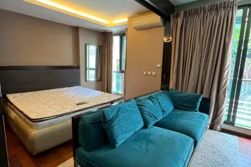 1 Bedroom Condo for sale in Khlong Tan Nuea, Bangkok near BTS Ekkamai