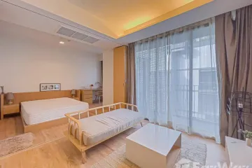 1 Bedroom Condo for sale in Khlong Toei Nuea, Bangkok near MRT Phetchaburi