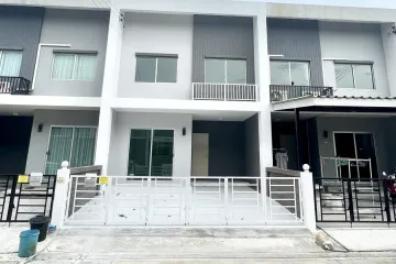 3 Bedroom Townhouse for sale in Tha Kham, Bangkok