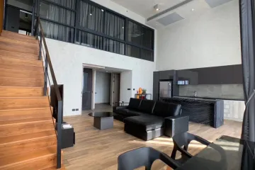 2 Bedroom Condo for rent in Khlong Toei Nuea, Bangkok near MRT Phetchaburi
