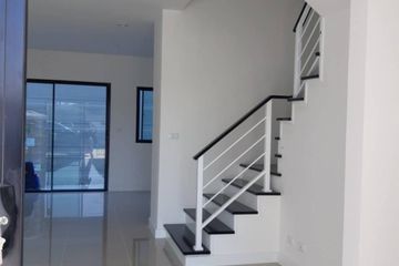 2 Bedroom Townhouse for rent in Hua Mak, Bangkok
