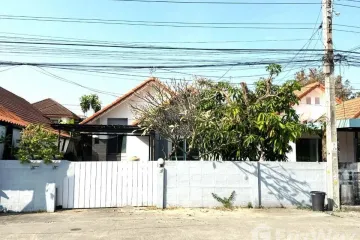 2 Bedroom House for rent in Sam Wa Tawan Ok, Bangkok