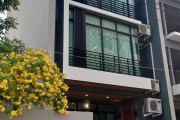 3 Bedroom Office for rent in Samrong Nuea, Samut Prakan near MRT Si Bearing