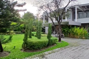 4 Bedroom House for rent in Khlong Toei Nuea, Bangkok near MRT Phetchaburi