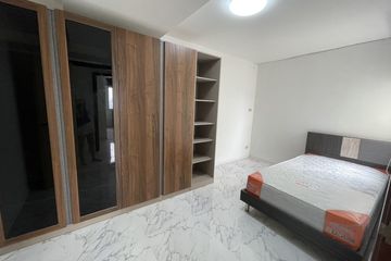 3 Bedroom Condo for rent in Bang Phong Pang, Bangkok