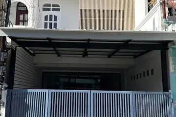 2 Bedroom Townhouse for rent in Khlong Chan, Bangkok