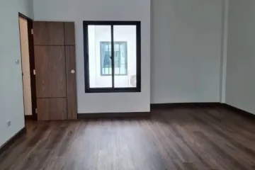 3 Bedroom House for rent in Bang Chak, Bangkok near BTS Punnawithi