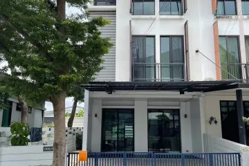 3 Bedroom Townhouse for rent in Suan Luang, Bangkok near MRT Si Nut