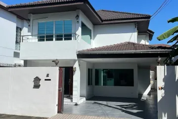 3 Bedroom House for rent in Suan Luang, Bangkok near MRT Phatthanakan
