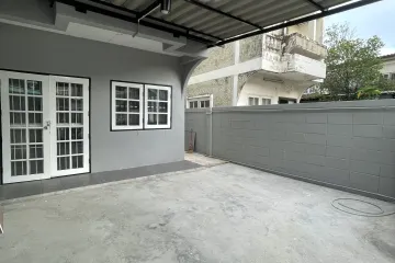 2 Bedroom Townhouse for rent in Bang Mot, Bangkok