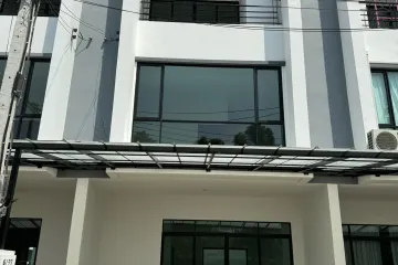 3 Bedroom Townhouse for rent in Bang Chak, Bangkok near BTS Punnawithi
