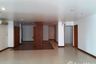 4 Bedroom Condo for rent in Queens Park View, Khlong Tan, Bangkok near BTS Phrom Phong