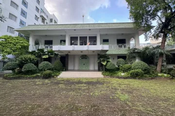 5 Bedroom House for rent in Khlong Tan Nuea, Bangkok near BTS Thong Lo