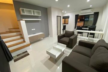 3 Bedroom Townhouse for rent in Chan Kasem, Bangkok