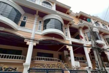 5 Bedroom Townhouse for rent in Khlong Tan Nuea, Bangkok