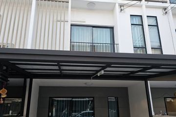 3 Bedroom Townhouse for rent in Hua Mak, Bangkok