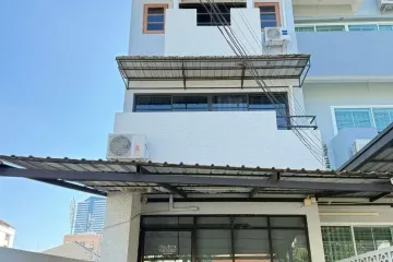 4 Bedroom Townhouse for rent in Bang Na, Bangkok