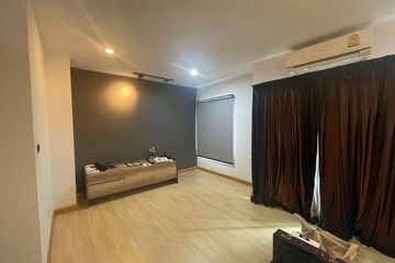 3 Bedroom Townhouse for rent in Dokmai, Bangkok